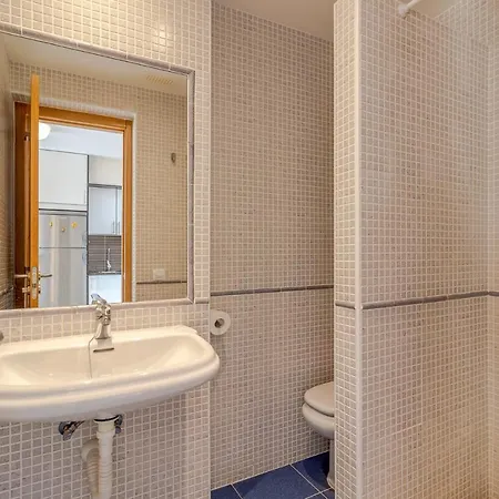 Flatguest + + 2bdr + Pool Apartament